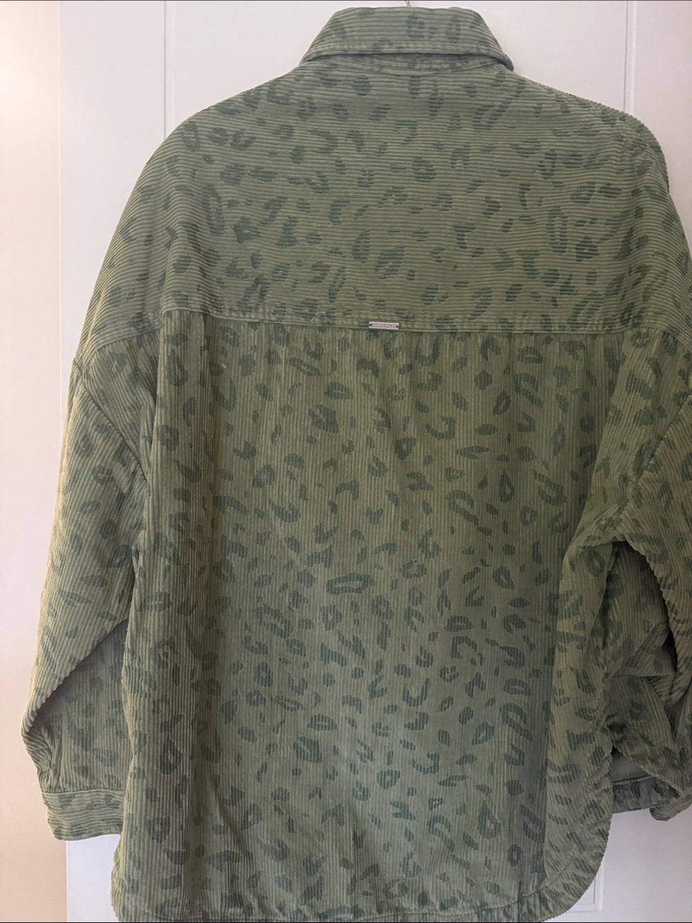 Billabong Sage/Olive Green Corduroy Leopard Shirt Jacket - Size Large - Picture 6 of 7